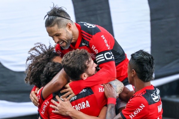Flamengo comemorando gol contra o Corinthians. (Foto: Time principal do Flamengo será poupado do jogo de volta da Copa do Brasil e ficará uma semana cheia no Rio de Janeiro trabalhando. (Foto: Marcello Zambrana/AGIF) ) Flamengo comemorando gol contra o Corinthians. (Foto: Time principal do Flamengo será poupado do jogo de volta da Copa do Brasil e ficará uma semana cheia no Rio de Janeiro trabalhando. (Foto: Marcello Zambrana/AGIF) )
