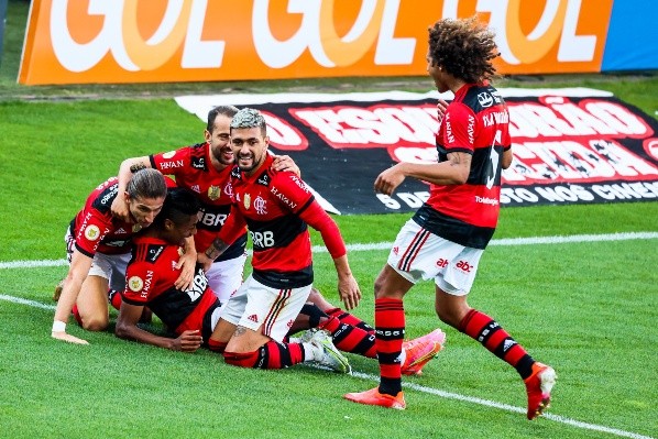 Flamengo comemorando gol contra o Corinthians. (Foto: Marcello Zambrana/AGIF)