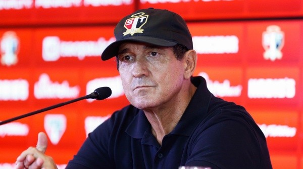 Sao Paulo- SP – 27/03/2015 – TREINO DO SAO PAULO - Muricy Ramalho durante treino do Sao Paulo no CT da Barra Funda. Foto Marcello Zambrana/AGIF Sao Paulo- SP – 27/03/2015 – TREINO DO SAO PAULO - Muricy Ramalho durante treino do Sao Paulo no CT da Barra Funda. Foto Marcello Zambrana/AGIF