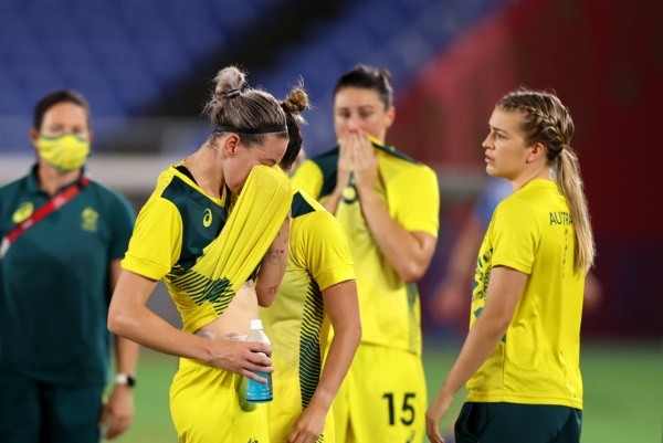 Jogadoras da Austrália após derrota nas semifinais. (Foto: Getty Images) Jogadoras da Austrália após derrota nas semifinais. (Foto: Getty Images)