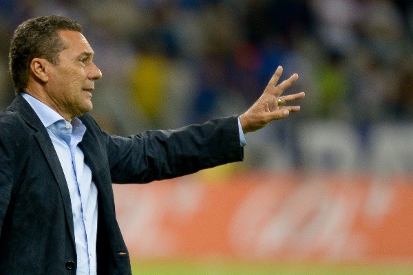 Luxa vai encarar a missão mais difícil em três passagens pelo Cruzeiro (Foto: Andre Yanckous/AGIF)