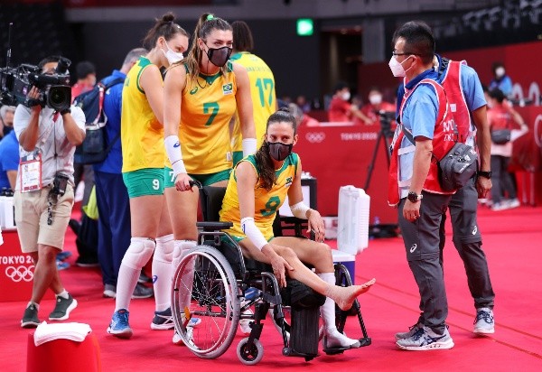 Macris precisou sair de cadeira de rodas no jogo contra o Japão