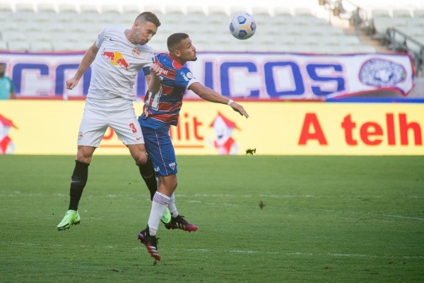 Fortaleza em campo contra o RB Bragantino. (Foto: Kely Pereira/AGIF)
