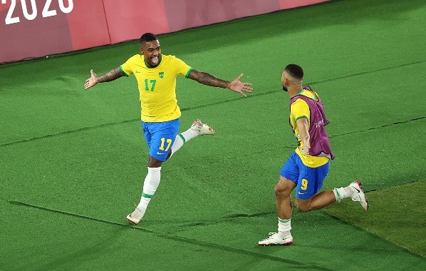 Malcom comemorando o gol do título do Brasil nas Olimpíadas. (Foto: Getty Images)