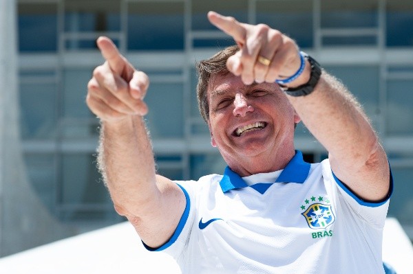 Presidente Jair Bolsonaro sanciona lei que permite que times virem clube-empresas. (Foto: Getty Images)