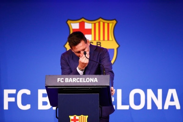 Messi emocionado em sua despedida do Barcelona. (Foto: Getty Images)