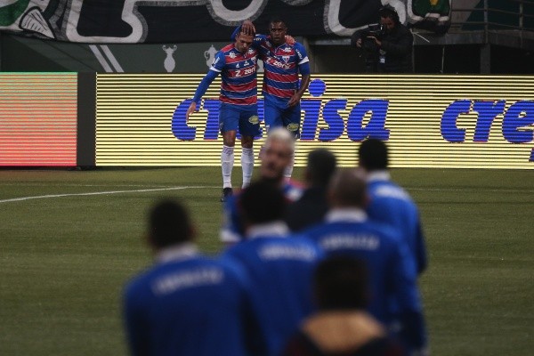 Benevenuto comemora gol do Fortaleza em vitória contra o Palmeiras, em São Paulo (Foto:Ettore Chiereguini/AGIF)