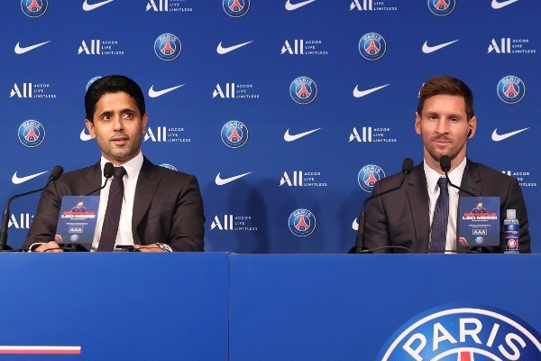 Presidente do PSG e Messi em coletiva de imprensa. (Foto: Getty Images) Presidente do PSG e Messi em coletiva de imprensa. (Foto: Getty Images)