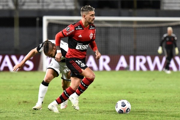 Conmebol irá investigar caso de racismo no jogo entre Olimpia x Flamengo, pelas quartas de final da Copa Libertadores. (Foto: Getty Images)