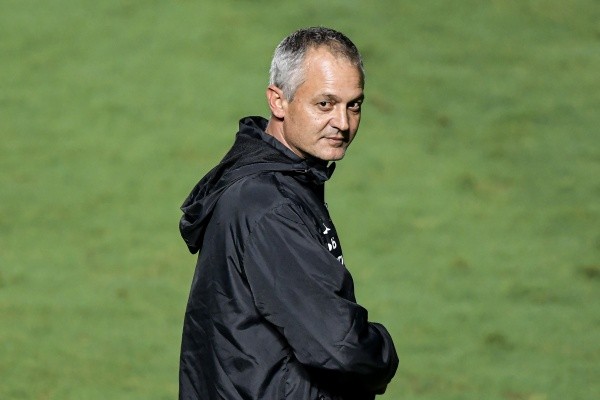 Lisca elogiou muito a qualidade do novo fornecedor de refeições em coletiva (Foto:Thiago Ribeiro/AGIF)