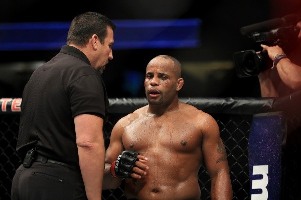 Luta de Cormier contra Jon Jones foi um dos temas | Crédito: Getty Images 