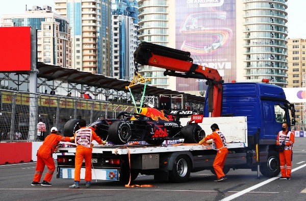 Consultor da RBR diz que equipe já tem dois motores quebrados