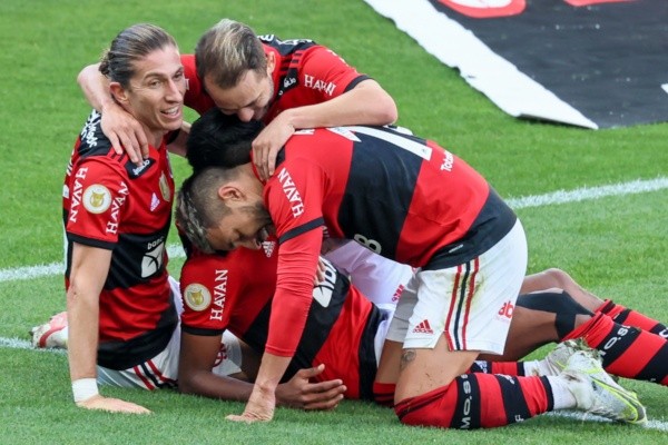 Flamengo comemorando gol. ( Marcello Zambrana/AGIF)