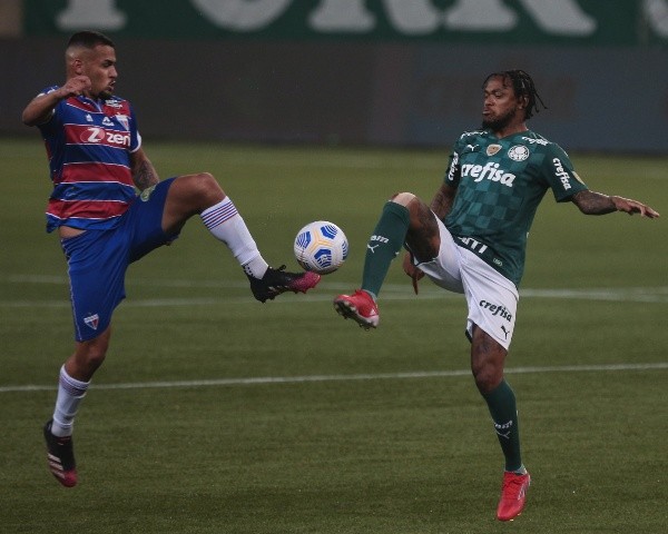 Fortaleza em campo contra o Palmeiras. (Foto: AGIF)