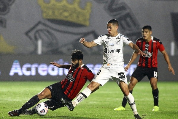 Marcos Guilherme, jogador do Santos em campo pela Libertadores. (Foto: Getty Images)
