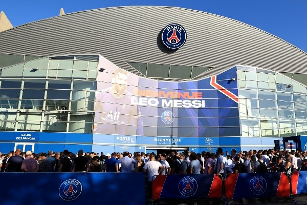 Torcida do PSG fora do estádio. (Foto: Getty Images)