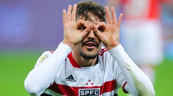 RS - Porto Alegre - 07/07/2021 - BRASILEIRO A 2021, INTERNACIONAL X SAO PAULO - Igor Gomes jogador do Sao Paulo comemora seu gol durante partida contra o Internacional no estadio Beira-Rio pelo campeonato Brasileiro A 2021. Foto: Pedro H. Tesch/AGIF RS - Porto Alegre - 07/07/2021 - BRASILEIRO A 2021, INTERNACIONAL X SAO PAULO - Igor Gomes jogador do Sao Paulo comemora seu gol durante partida contra o Internacional no estadio Beira-Rio pelo campeonato Brasileiro A 2021. Foto: Pedro H. Tesch/AGIF