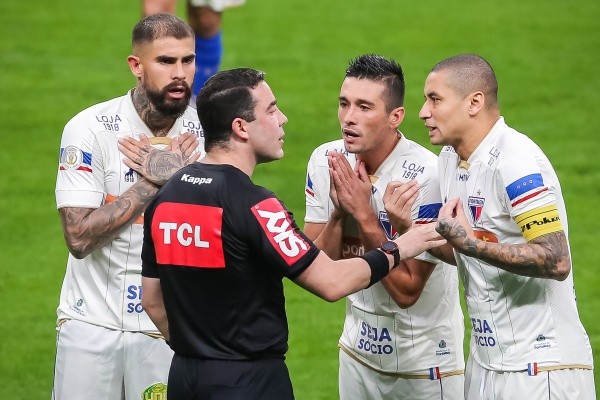 Quintero não atua desde junho quando foi expulso contra a Chapecoense (Foto: Pedro H. Tesch/AGIF)