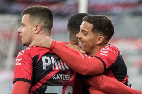 Terans atuou ao lado de Pablo Siles no Danúbio em 2017 (Foto: Robson Mafra/AGIF)