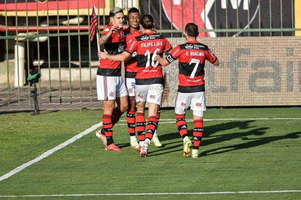 Flamengo venceu o Sport no fim de semana e encostou no G-4 do Brasileirão mesmo com jogos a menos. (Foto: Thiago Ribeiro/AGIF) Flamengo venceu o Sport no fim de semana e encostou no G-4 do Brasileirão mesmo com jogos a menos. (Foto: Thiago Ribeiro/AGIF)