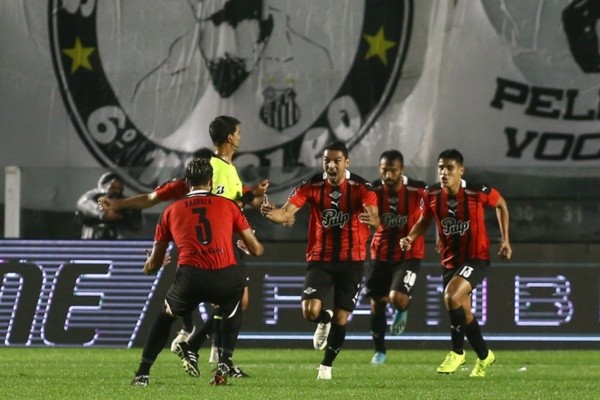 Comemoração de gol do Libertad. Foto: Getty Images