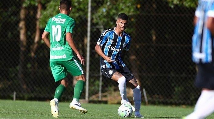 Sarará: pode ganhar chance (Foto: Rodrigo Fatturi/Grêmio/Divulgação) Sarará: pode ganhar chance (Foto: Rodrigo Fatturi/Grêmio/Divulgação)