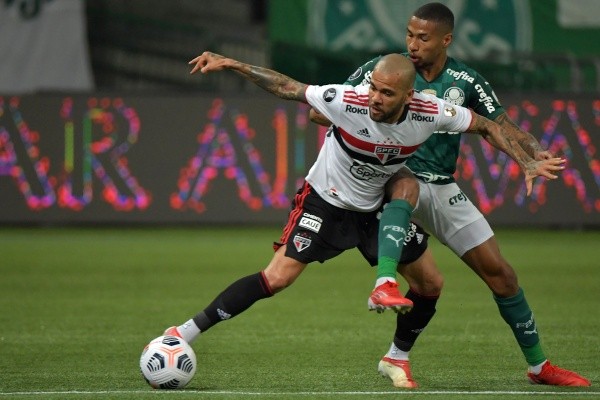 Daniel Alves em campo pela Libertadores. (Foto: Getty Images)
