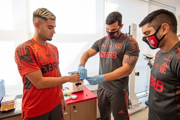 Meio-campista chega e dará muitas opções táticas a Renato: problema ou solução? (Foto: Alexandre Vidal / Flamengo)