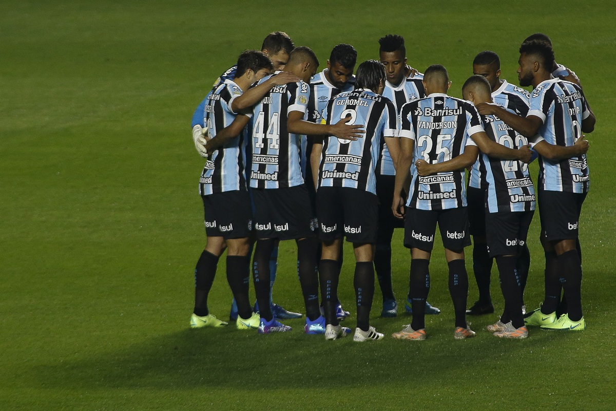Jogadores do Grêmio abraçados. Foto: Getty Images Jogadores do Grêmio abraçados. Foto: Getty Images