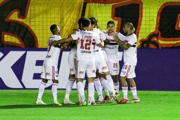 São Paulo comemorando gol de Pablo. (Foto: Rafael Vieira/AGIF)