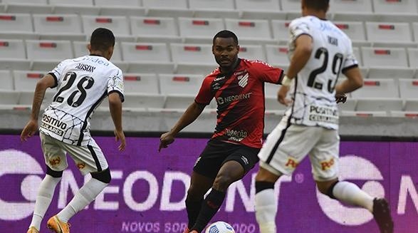 Diante do Corinthians, Athletico perdeu a quarta seguida pelo Brasileirão (Foto: Fabio Wosniak/athletico.com.br/Divulgação)
