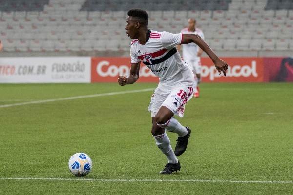  Léo é o único com as características desejadas por Crespo | Crédito: Robson Mafra/AGIF