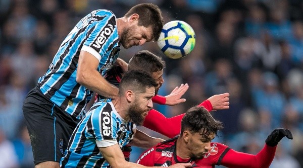 RS - Porto Alegre - 01/08/2018 - Copa do Brasil 2018, Gremio x Flamengo - Kannemann jogador do Gremio disputa lance com Rene jogador do Flamengo durante partida no estadio Arena do Gremio pelo campeonato Copa do Brasil 2018. Foto: Liamara Polli/AGIF