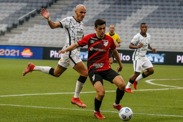 Atlhetico-PR em campo pelo Campeonato Brasileiro. (Foto: Robson Mafra/AGIF)