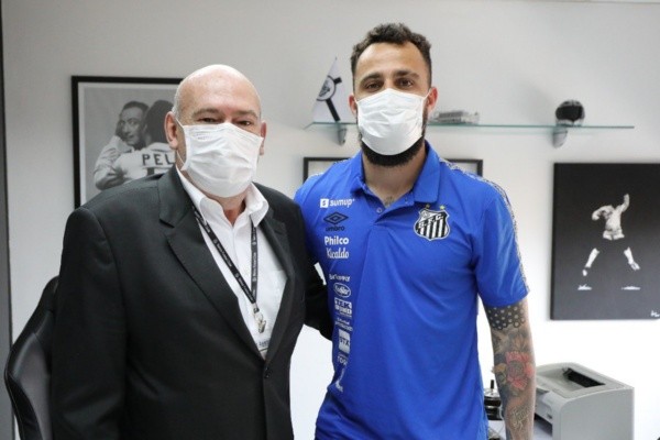 Goleiro Jandrei é anunciado como novo reforço do Santos. (Foto: Reprodução Twitter Santos)
