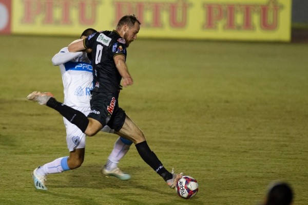 Antes de rumar ao Londrina, Orobó foi consultado pelo Vasco (Foto: Marcos Zanutto/AGIF)