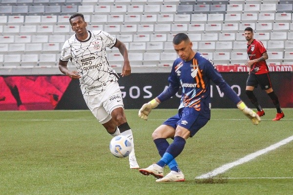 Corinthians em campo pelo Brasileirão. (Foto: Gabriel Machado/AGIF)