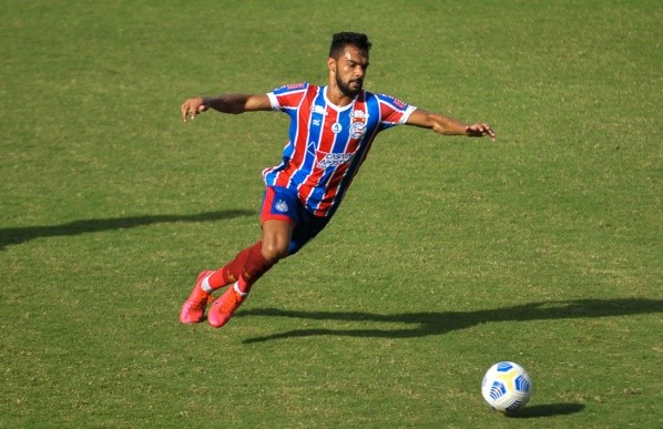 Raniele estaria em negociação com o Grêmio, informa mídia de Salvador (Foto: Jhony Pinho/AGIF)