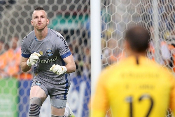 Paulo Victor foi campeão da Libertadores pelo Grêmio (Foto: Pedro H. Tesch/AGIF)