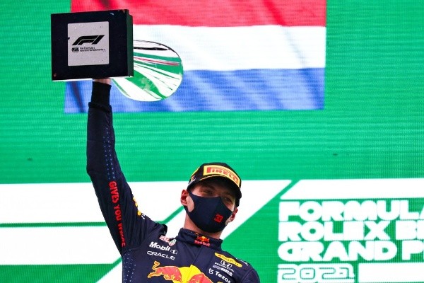 Max Verstappen comemora vitória no GP da Bélgica. (Foto: Getty Images) 