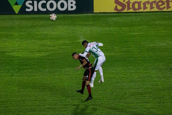 Walber em ação pelo Guarani, no Brasileiro da Série B de 2020