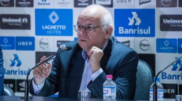 RS - FUTEBOL/COLETIVA PRESIDENTE ROMILDO BOLZAN JUNIOR - ESPORTES - Presidente do Gremio, Romildo Bolzan Junior, concede entrevista coletiva para esclarecer o posicionamento do clube sobre a semifinal da Copa Libertadores da America. FOTO: LUCAS UEBEL/GREMIO FBPA-23FEB10 Lucas uebelAll Rights Reserved. Editorial use only.May not reproduced without prior written autorization. RS - FUTEBOL/COLETIVA PRESIDENTE ROMILDO BOLZAN JUNIOR - ESPORTES - Presidente do Gremio, Romildo Bolzan Junior, concede entrevista coletiva para esclarecer o posicionamento do clube sobre a semifinal da Copa Libertadores da America. FOTO: LUCAS UEBEL/GREMIO FBPA-23FEB10 Lucas uebelAll Rights Reserved. Editorial use only.May not reproduced without prior written autorization.