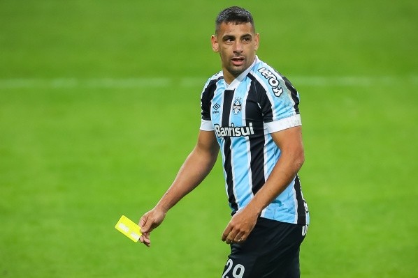 Diego Souza perdeu espaço no Grêmio com a chegada de Miguel Borja (Foto: Pedro H. Tesch/AGIF)
