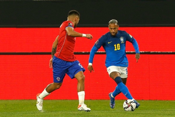 Neymar em campo contra o Chile, pelas Eliminatórias da Copa. (Foto: Getty Images) Neymar em campo contra o Chile, pelas Eliminatórias da Copa. (Foto: Getty Images)