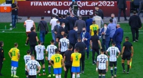 Jogo entre Brasil x Argentina é oficialmente suspenso por decisão de árbitro. (Foto: Marcello Zambrana/AGIF)