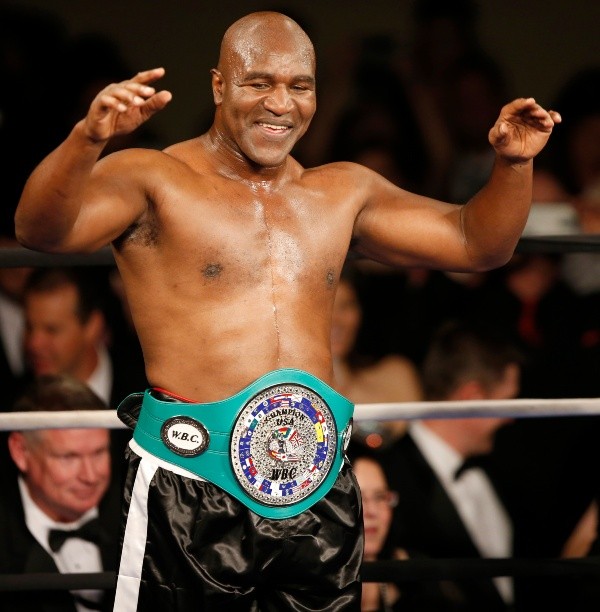 Evander Hollyfield aceitou lutar contra Vitor Belfort