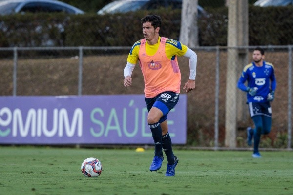 Matheus Vieira vinha treinando com os profissionais e foi prontamente acionada assim que Joseph foi cortado -Foto: Gustavo Aleixo/Cruzeiro