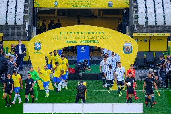 Jogo entre Brasil x Argentina foi suspenso neste domingo (5). (Foto: Marcello Zambrana/AGIF) Jogo entre Brasil x Argentina foi suspenso neste domingo (5). (Foto: Marcello Zambrana/AGIF)