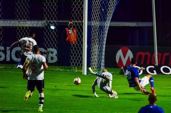 Vasco foi derrotado pelo Avaí Vasco foi derrotado pelo Avaí