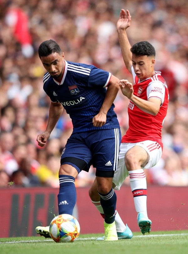 Rafael atuando com a camisa do Lyon